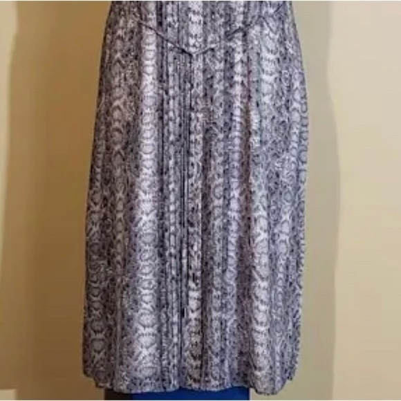 Reitmans Dress. Python print mid length - Picture 4 of 4